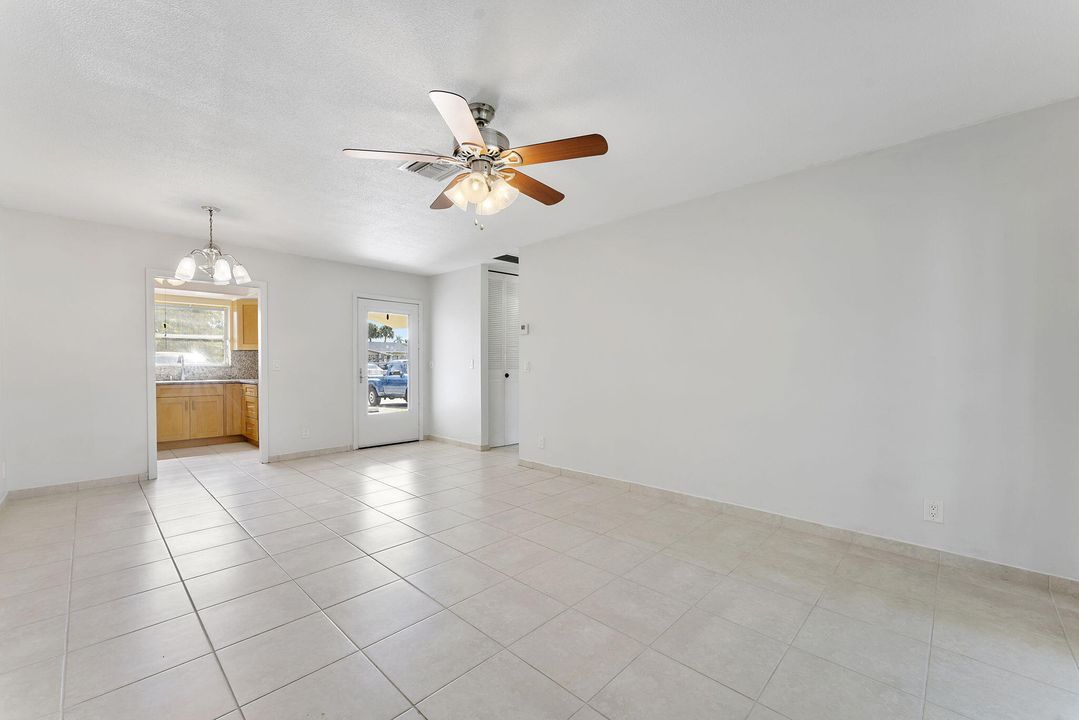 For Sale: $99,000 (1 beds, 1 baths, 612 Square Feet)