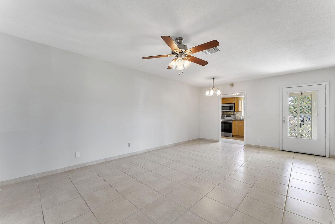 For Sale: $99,000 (1 beds, 1 baths, 612 Square Feet)