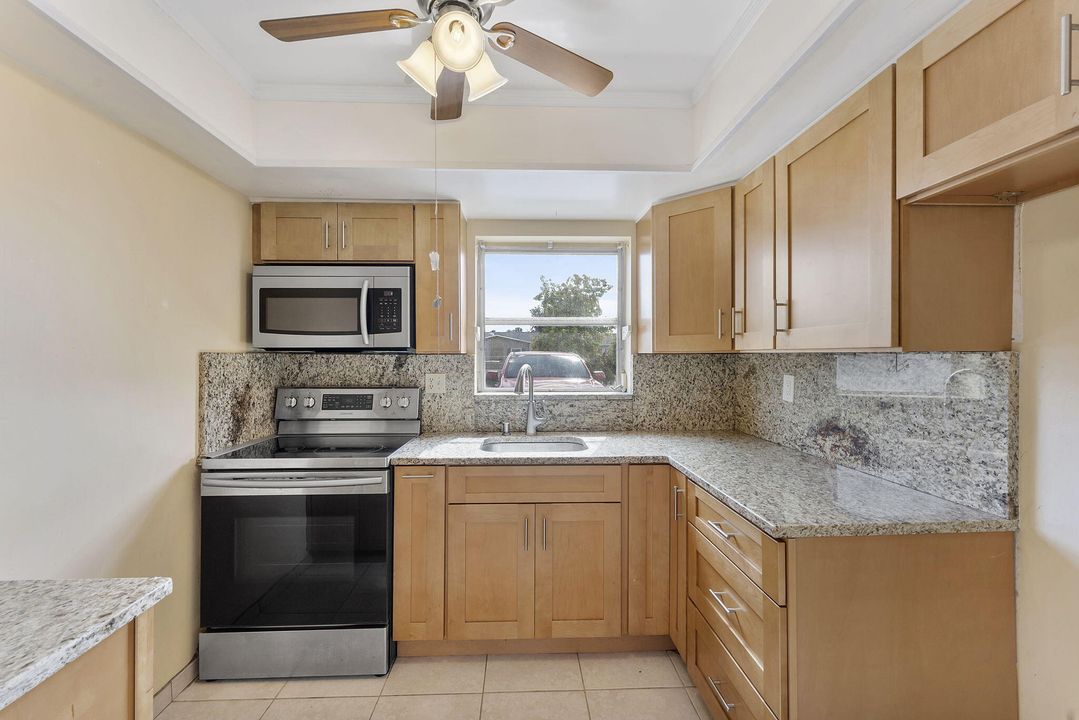 For Sale: $99,000 (1 beds, 1 baths, 612 Square Feet)