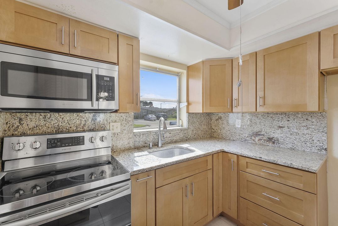 For Sale: $99,000 (1 beds, 1 baths, 612 Square Feet)