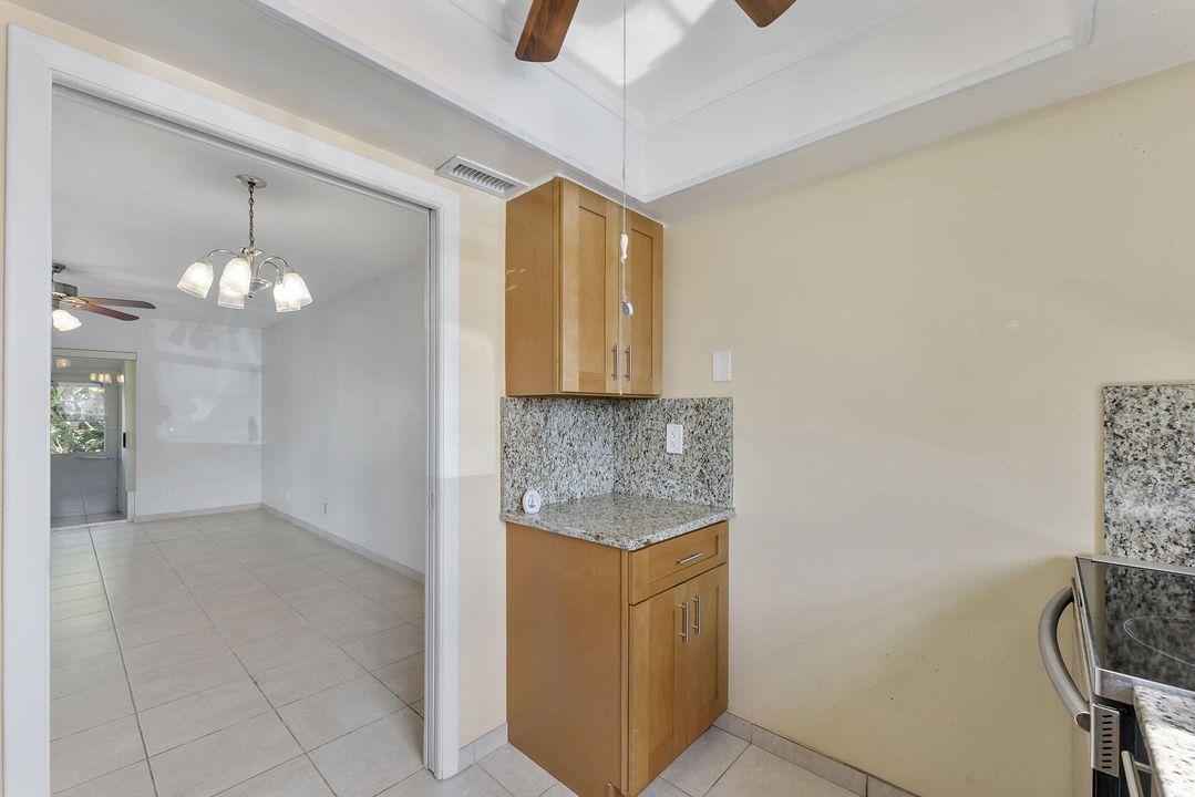 For Sale: $99,000 (1 beds, 1 baths, 612 Square Feet)