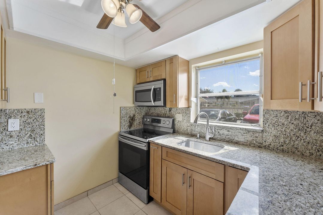 For Sale: $99,000 (1 beds, 1 baths, 612 Square Feet)