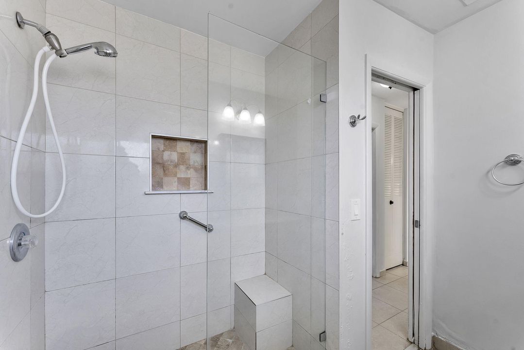 For Sale: $99,000 (1 beds, 1 baths, 612 Square Feet)