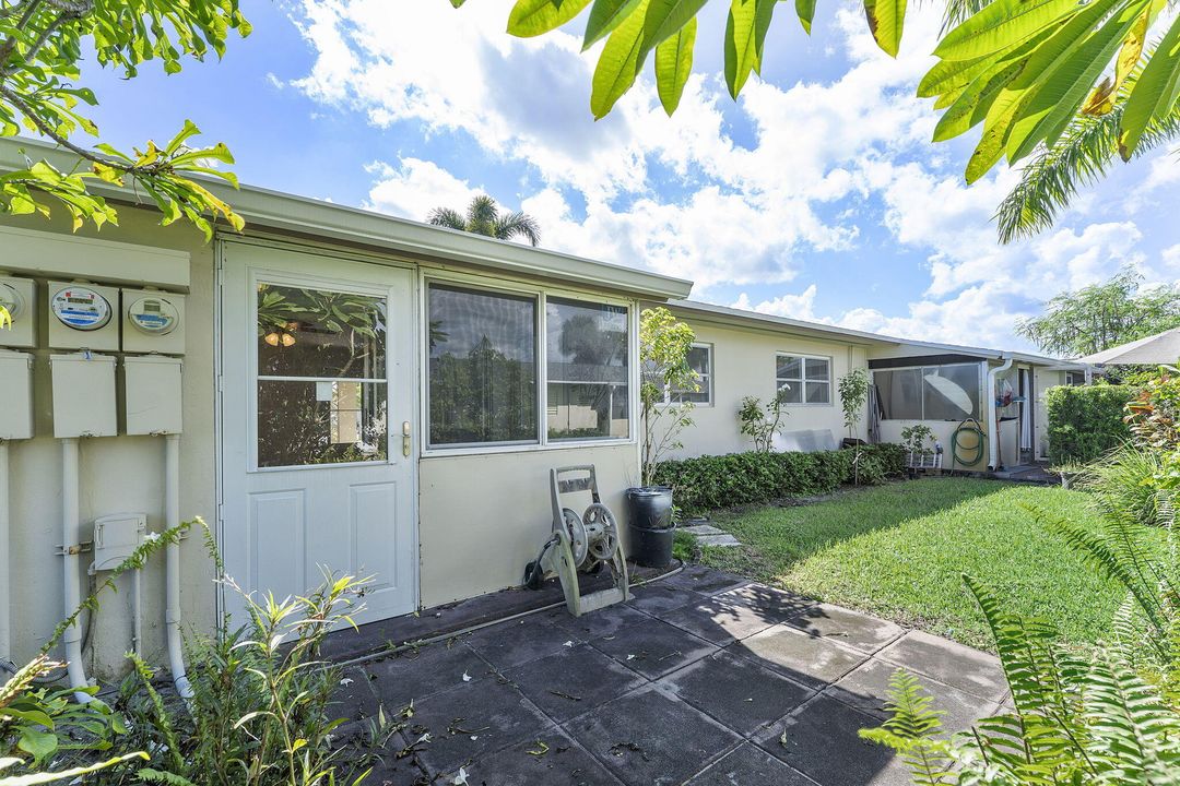 For Sale: $99,000 (1 beds, 1 baths, 612 Square Feet)