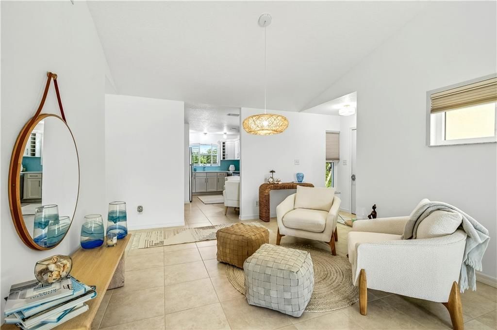 待售: $199,900 (2 贝兹, 2 浴室, 1213 平方英尺)