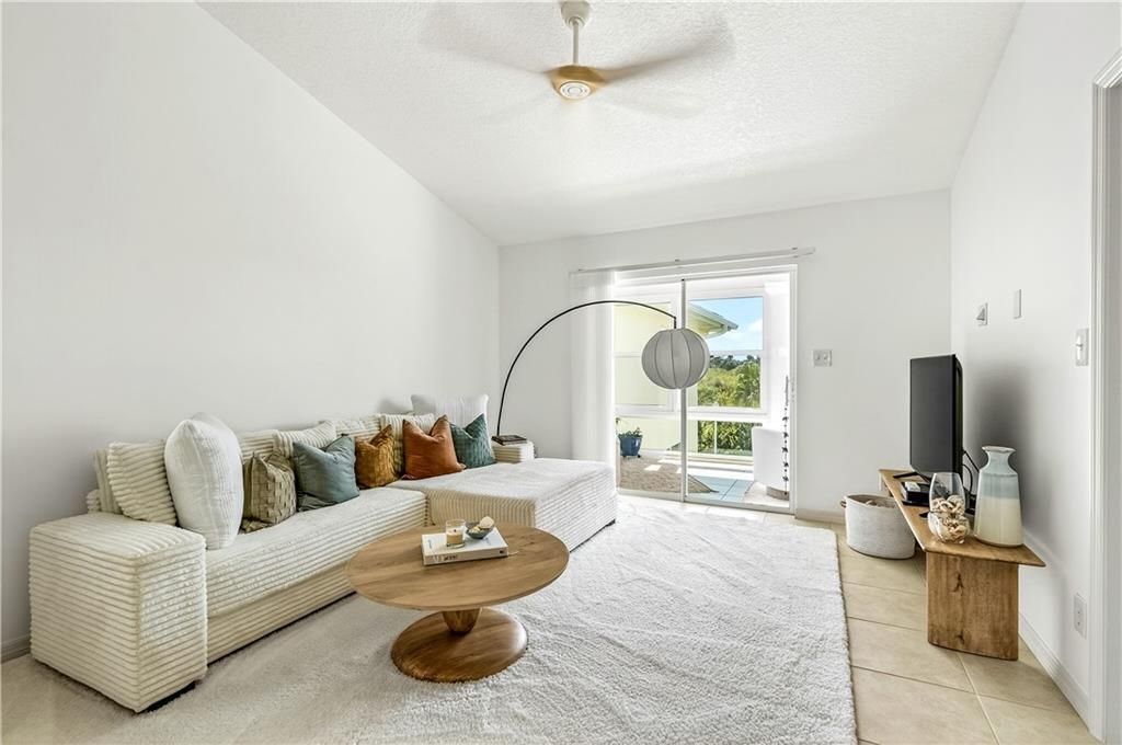 待售: $199,900 (2 贝兹, 2 浴室, 1213 平方英尺)