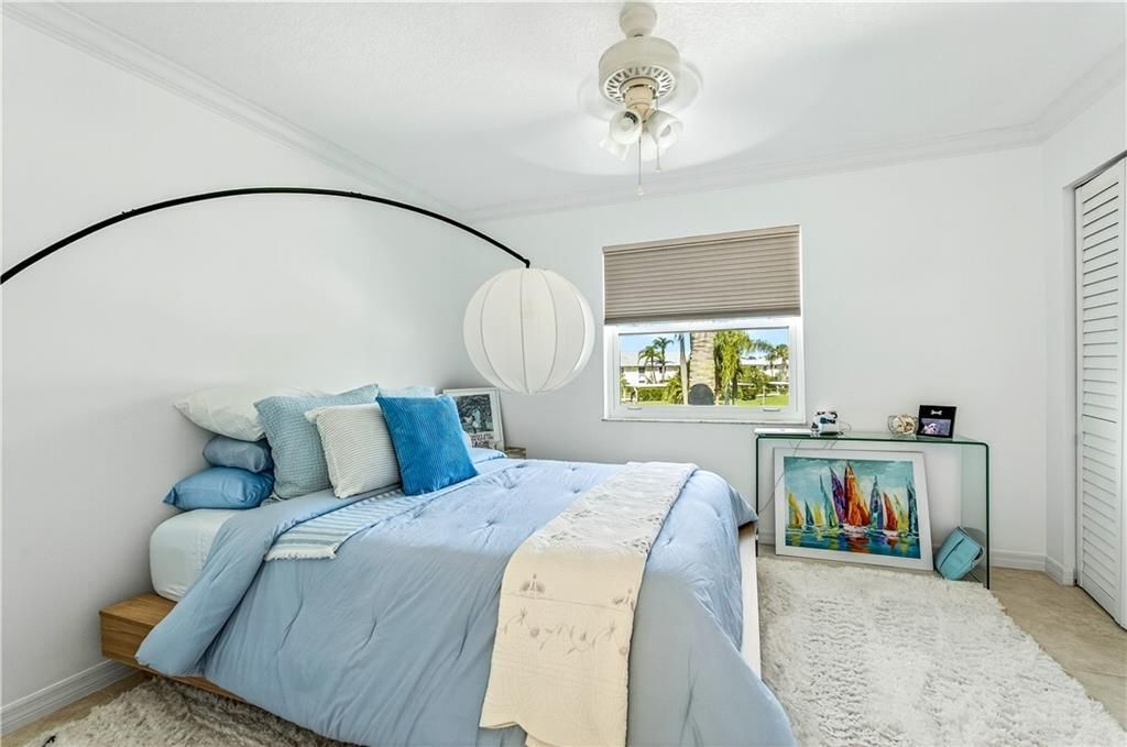 待售: $199,900 (2 贝兹, 2 浴室, 1213 平方英尺)