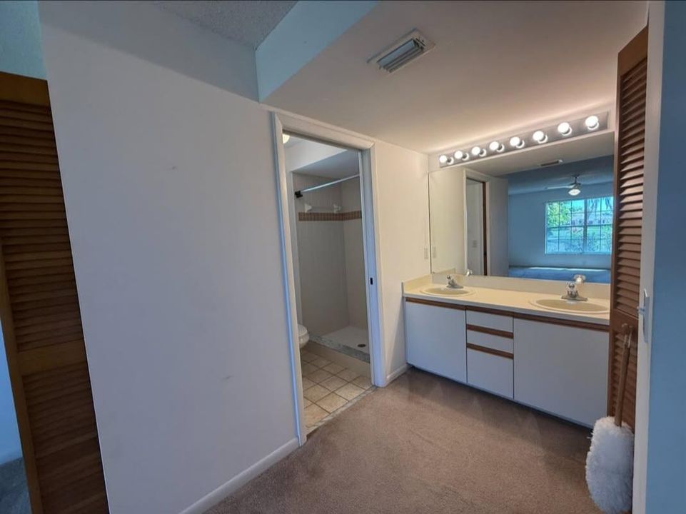 Active With Contract: $359,900 (3 beds, 2 baths, 1480 Square Feet)