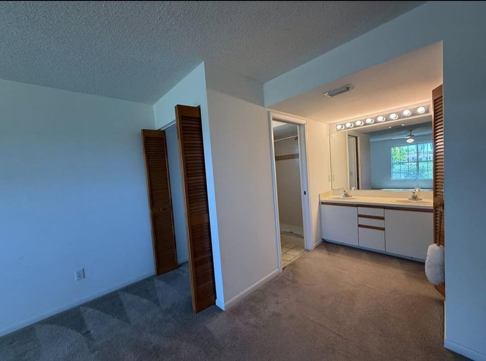 Active With Contract: $359,900 (3 beds, 2 baths, 1480 Square Feet)