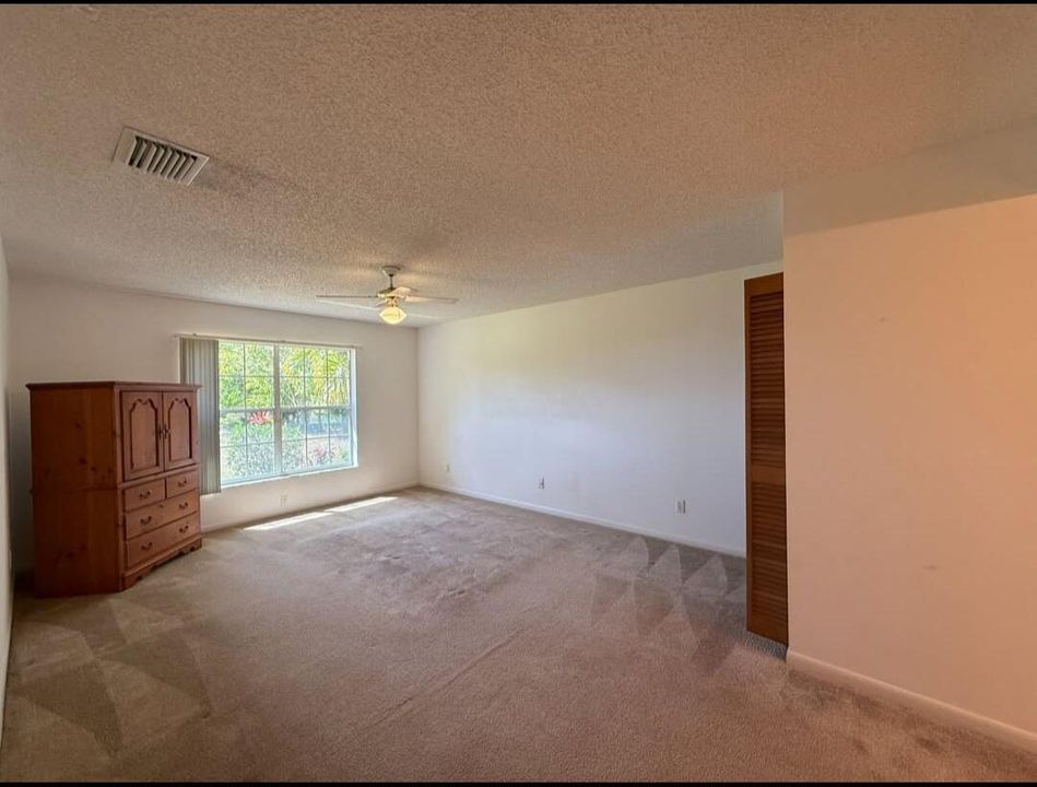 Active With Contract: $359,900 (3 beds, 2 baths, 1480 Square Feet)