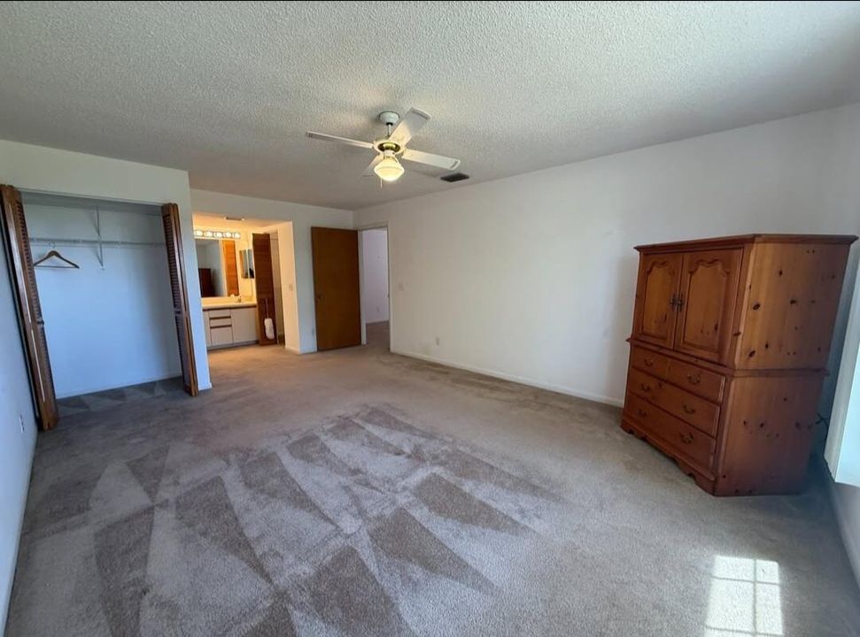 Active With Contract: $359,900 (3 beds, 2 baths, 1480 Square Feet)