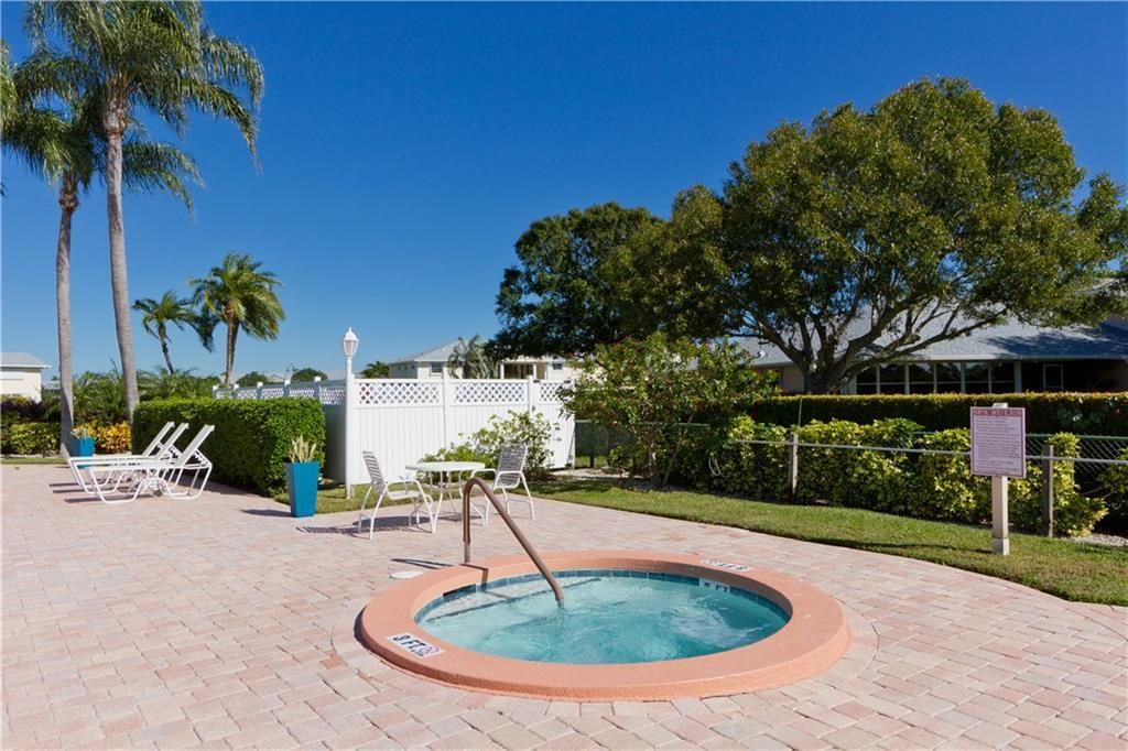 待售: $199,900 (2 贝兹, 2 浴室, 1213 平方英尺)