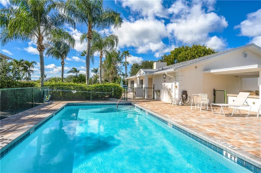 待售: $199,900 (2 贝兹, 2 浴室, 1213 平方英尺)