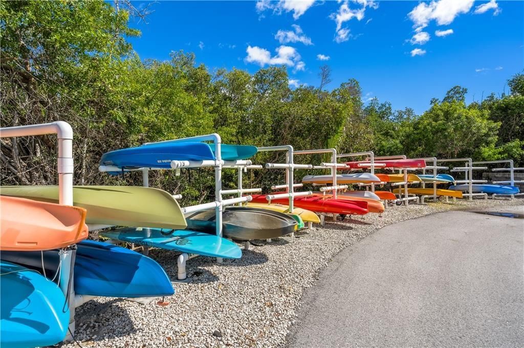 待售: $199,900 (2 贝兹, 2 浴室, 1213 平方英尺)