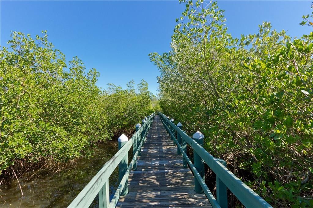 待售: $199,900 (2 贝兹, 2 浴室, 1213 平方英尺)