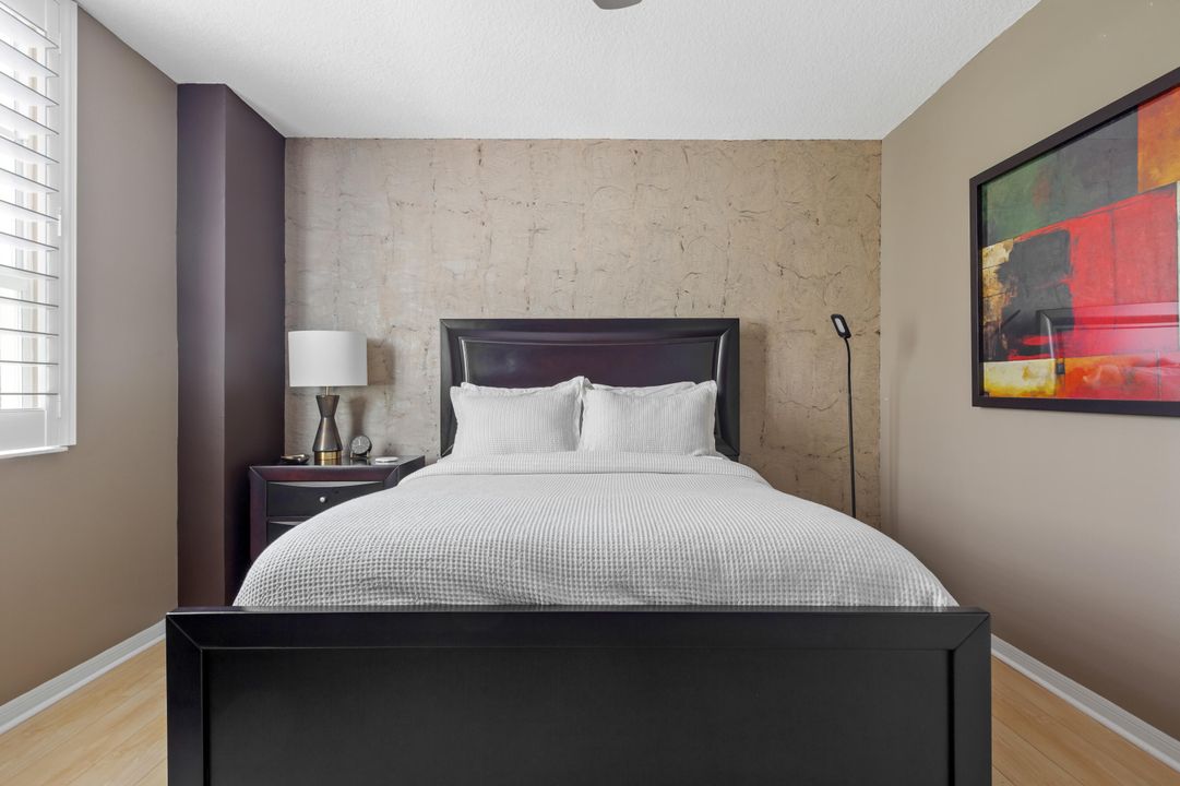 Recently Rented: $4,050 (2 beds, 2 baths, 1150 Square Feet)