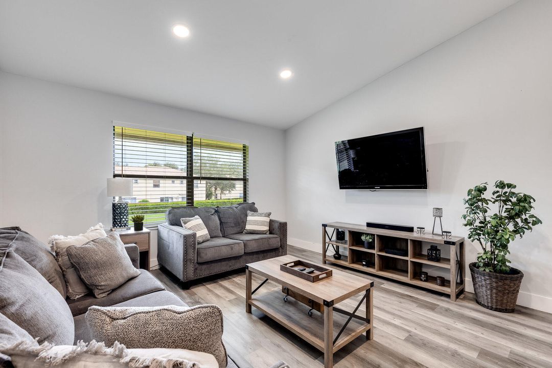 For Rent: $5,000 (3 beds, 2 baths, 1300 Square Feet)