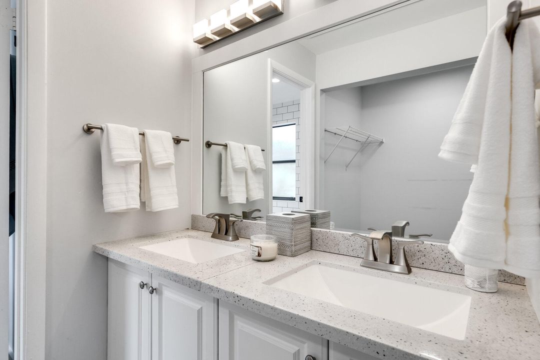 For Rent: $5,000 (3 beds, 2 baths, 1300 Square Feet)