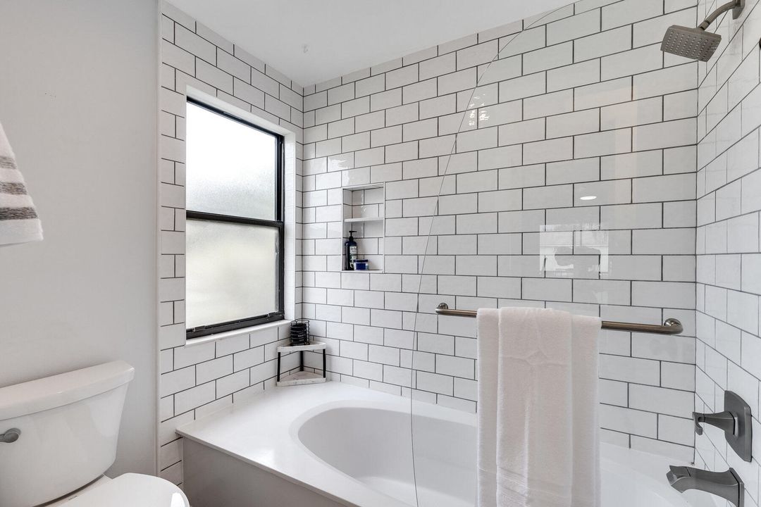 For Rent: $5,000 (3 beds, 2 baths, 1300 Square Feet)