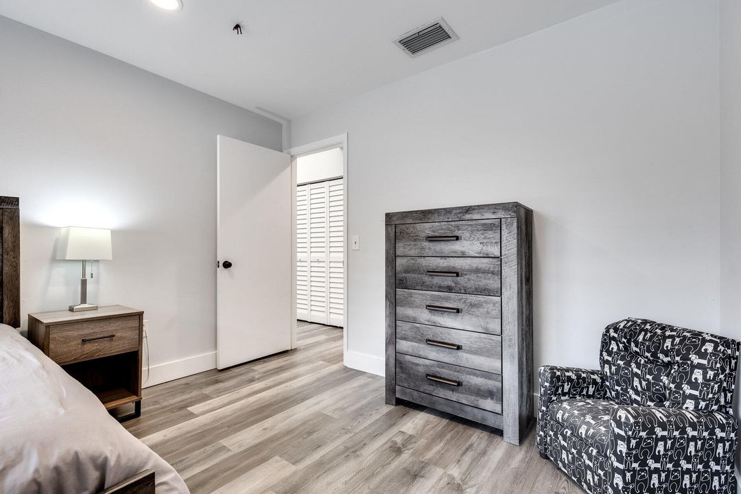 For Rent: $5,000 (3 beds, 2 baths, 1300 Square Feet)