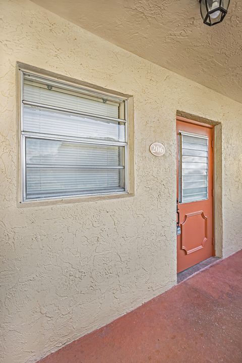 For Sale: $225,000 (2 beds, 2 baths, 1023 Square Feet)