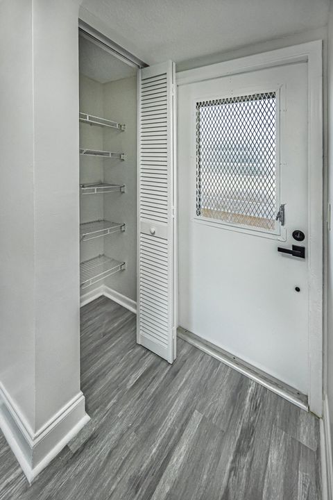 For Sale: $225,000 (2 beds, 2 baths, 1023 Square Feet)