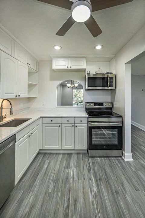 For Sale: $225,000 (2 beds, 2 baths, 1023 Square Feet)