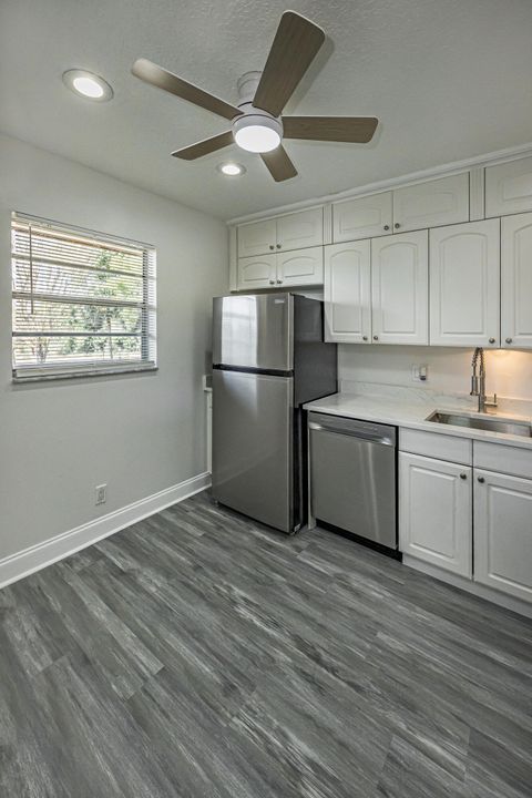 For Sale: $225,000 (2 beds, 2 baths, 1023 Square Feet)