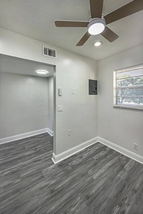 For Sale: $225,000 (2 beds, 2 baths, 1023 Square Feet)