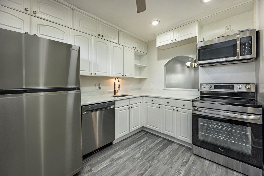 For Sale: $225,000 (2 beds, 2 baths, 1023 Square Feet)