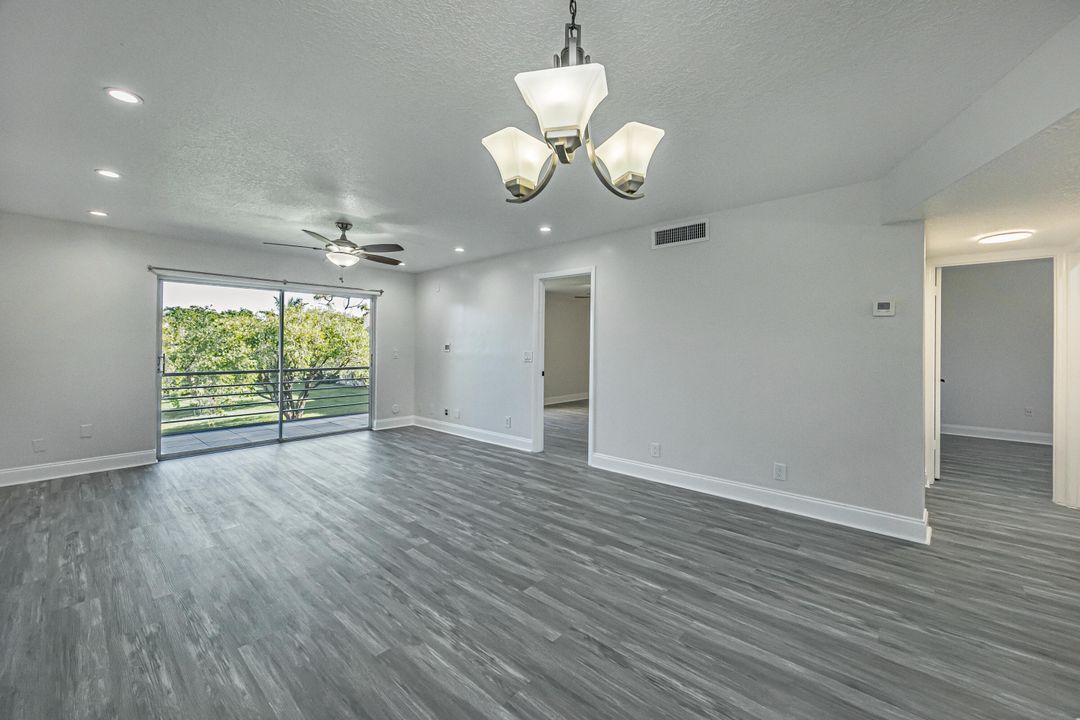 For Sale: $225,000 (2 beds, 2 baths, 1023 Square Feet)