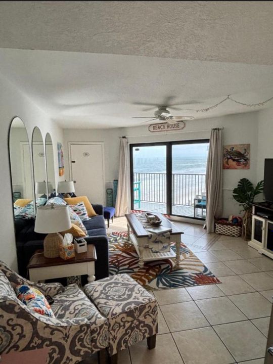 For Sale: $269,900 (1 beds, 1 baths, 600 Square Feet)