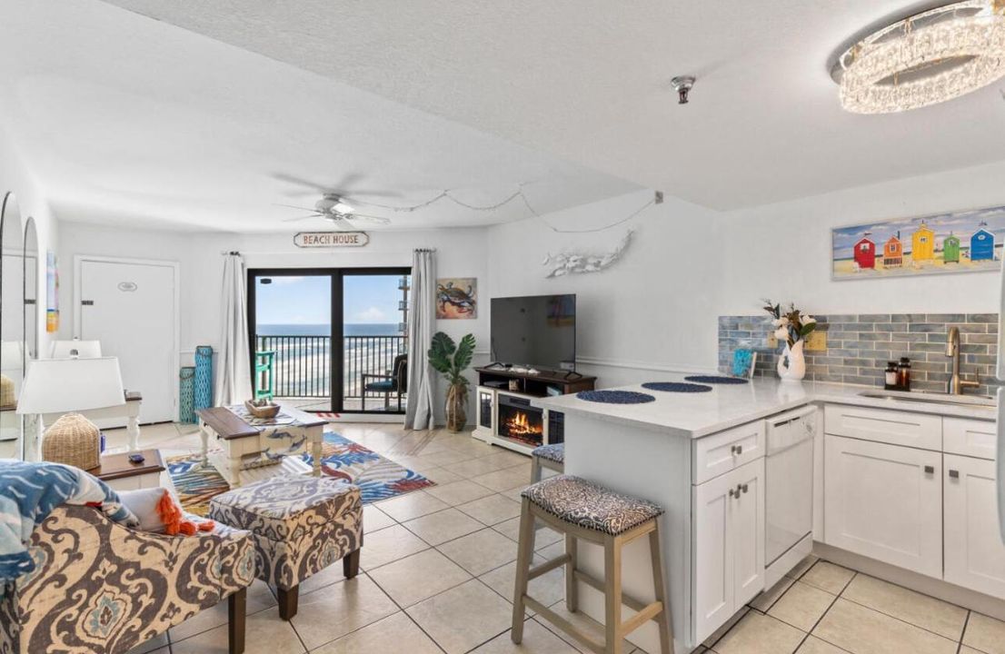 For Sale: $269,900 (1 beds, 1 baths, 600 Square Feet)