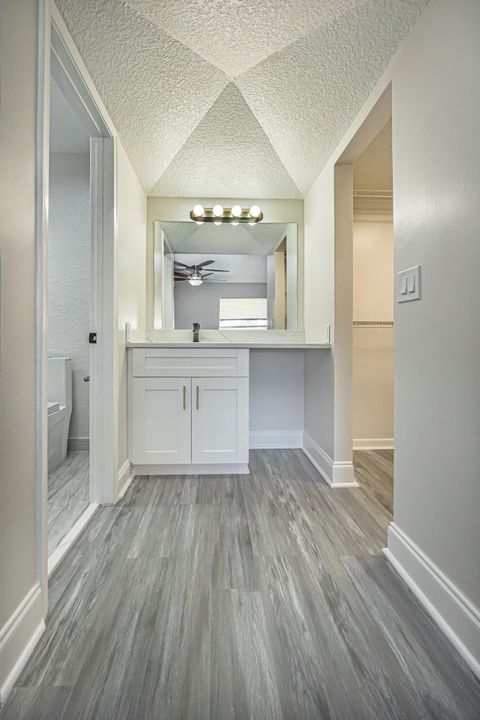 For Sale: $225,000 (2 beds, 2 baths, 1023 Square Feet)