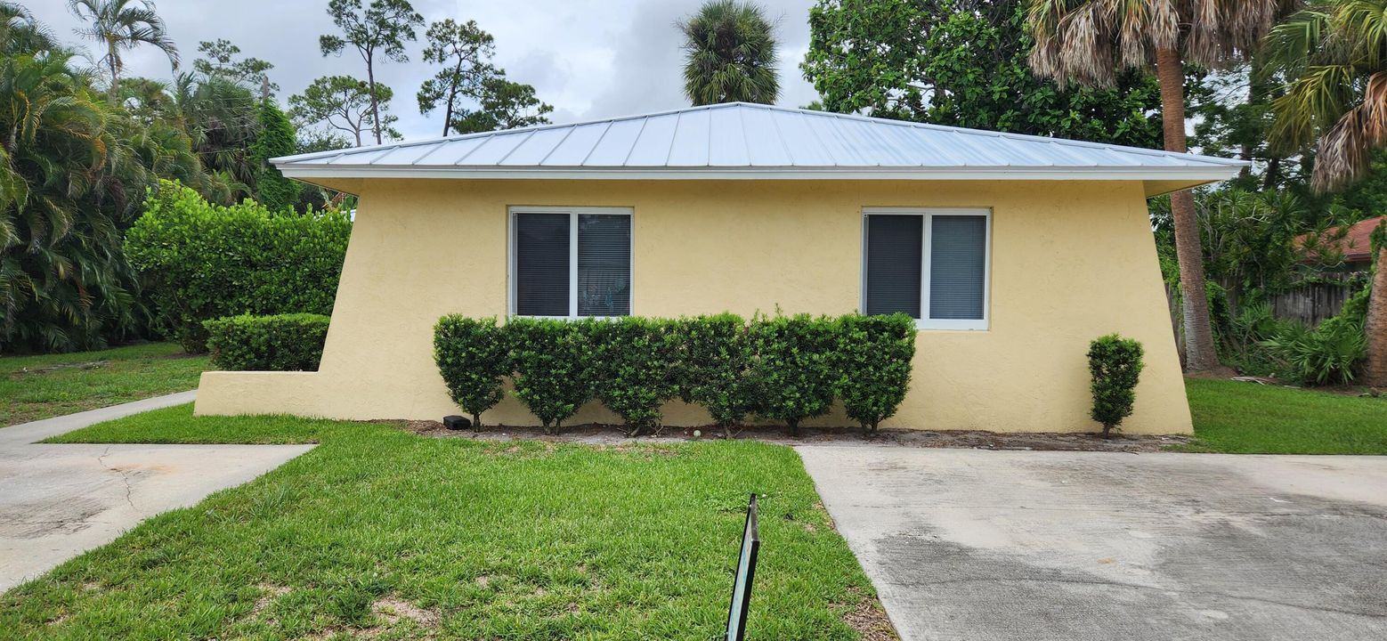 For Rent: $2,450 (2 beds, 2 baths, 1100 Square Feet)