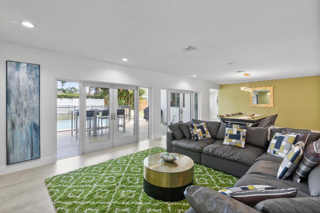 Recently Rented: $7,000 (5 beds, 2 baths, 2299 Square Feet)