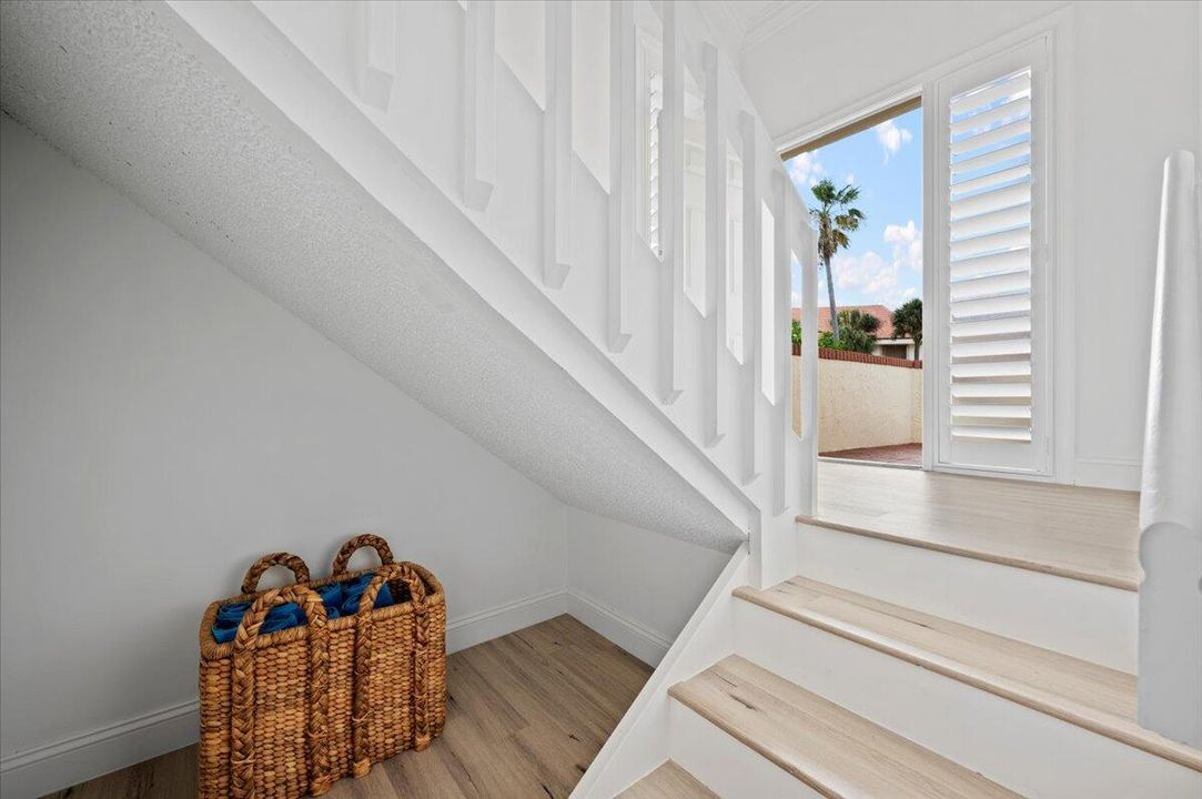 For Rent: $6,900 (2 beds, 2 baths, 1550 Square Feet)