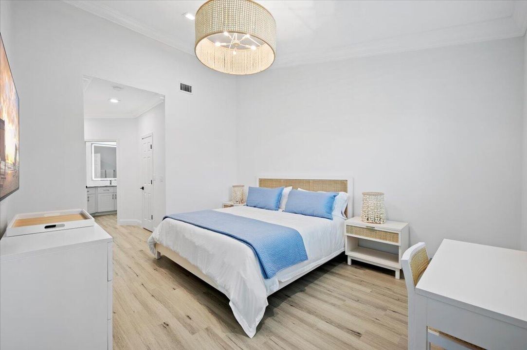 For Rent: $6,900 (2 beds, 2 baths, 1550 Square Feet)