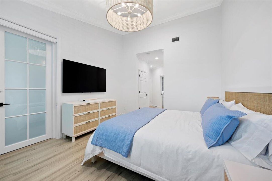 For Rent: $6,900 (2 beds, 2 baths, 1550 Square Feet)