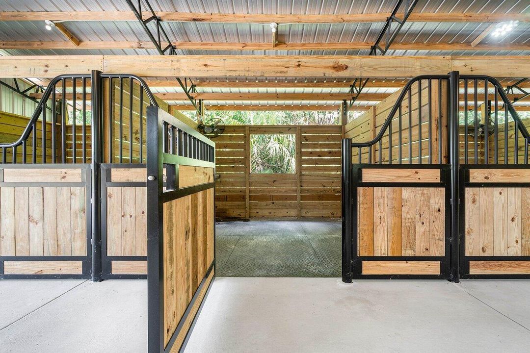 For Sale: $2,495,000 (3 beds, 2 baths, 2320 Square Feet)