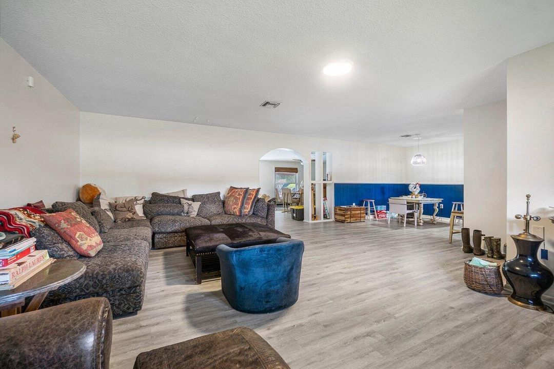 For Sale: $2,495,000 (3 beds, 2 baths, 2320 Square Feet)