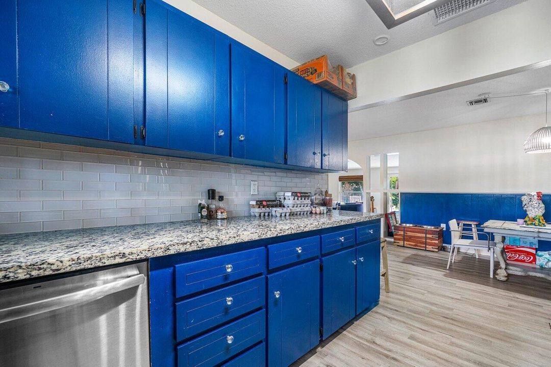 For Sale: $2,495,000 (3 beds, 2 baths, 2320 Square Feet)