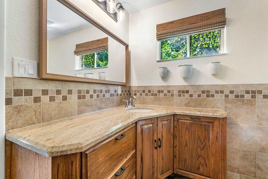 For Sale: $2,495,000 (3 beds, 2 baths, 2320 Square Feet)