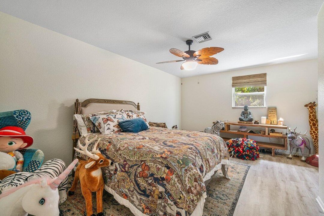 For Sale: $2,495,000 (3 beds, 2 baths, 2320 Square Feet)