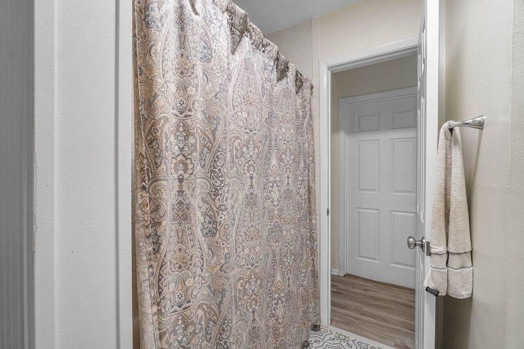 For Sale: $2,495,000 (3 beds, 2 baths, 2320 Square Feet)