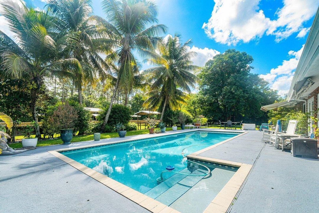 For Sale: $2,495,000 (3 beds, 2 baths, 2320 Square Feet)