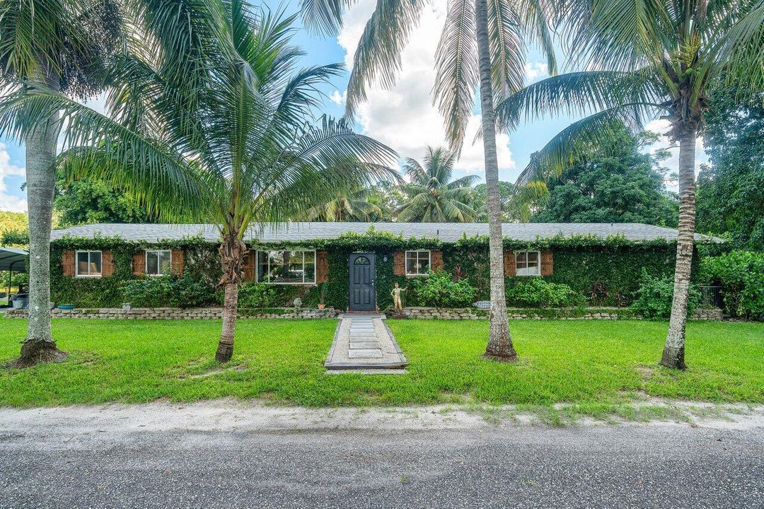 For Sale: $2,495,000 (3 beds, 2 baths, 2320 Square Feet)