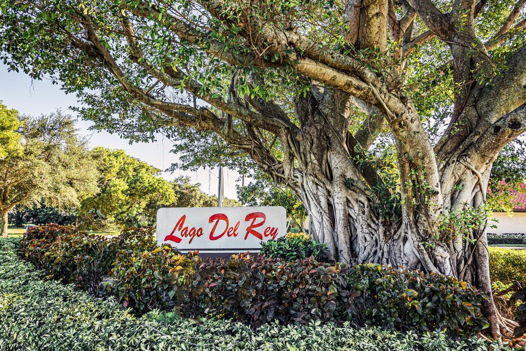 For Sale: $225,000 (2 beds, 2 baths, 1023 Square Feet)