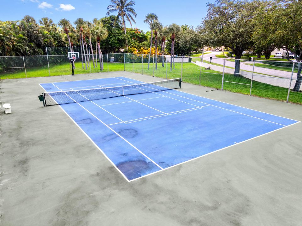 For Rent: $3,700 (3 beds, 2 baths, 2250 Square Feet)