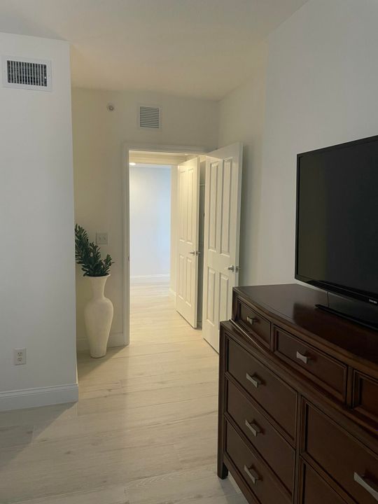 For Rent: $4,350 (2 beds, 2 baths, 1390 Square Feet)